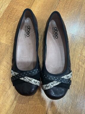 Abeo Black Ballet Flats with Snake-Print Straps size 8 1/2.